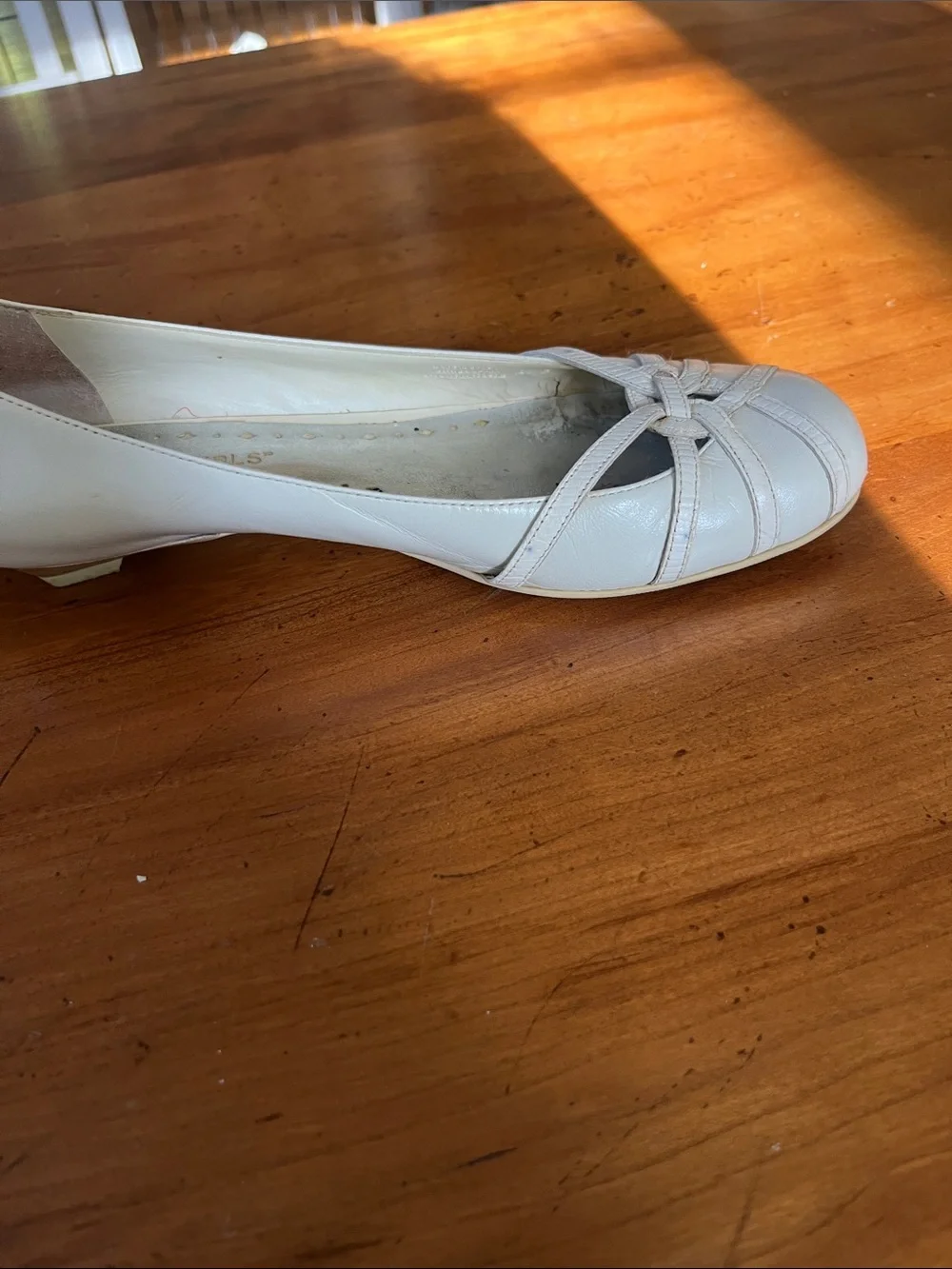 BCBGirls White Knot-Front Small Wedge Heels